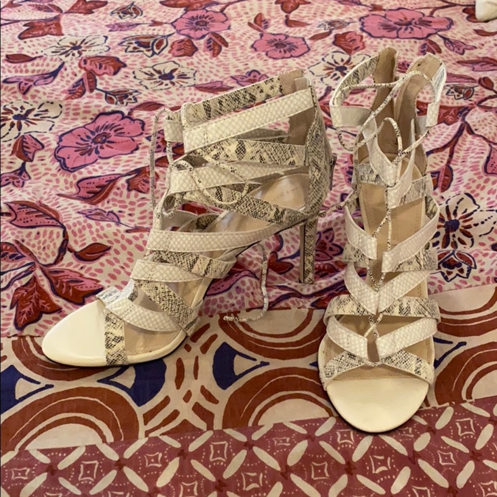 BRAND NEW BANANA REPUBLIC SNAKESKIN HEELS!!!